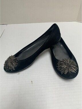 NWOT Caressa Cacey Black Suede Flats Shoes with Pom Pom Size 8.5 M